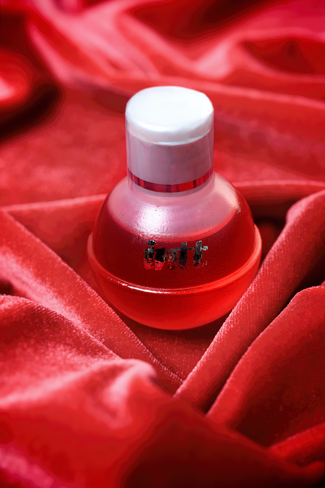 Массажное масло для поцелуев INTT FRUIT SEXY Strawberry & Champagne с разогревающим эффектом и ароматом клубники и шампанского, 40 мл