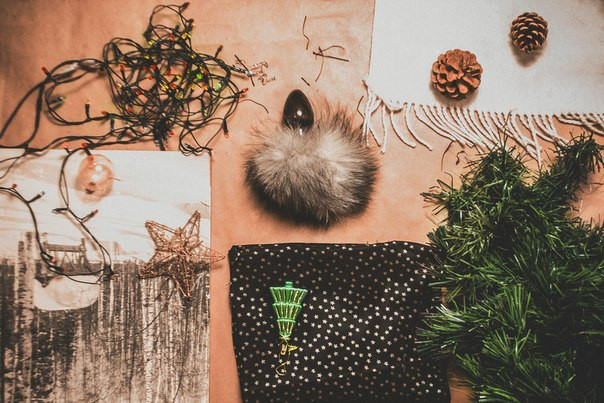 Анальная пробка с серым заячьим хвостом чёрного цвета 40мм HT40black/grey